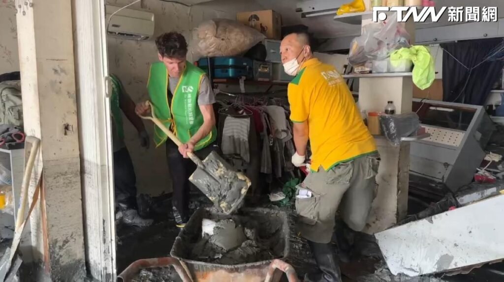 法裔主持人花蓮救災「穿綠背心」挨轟作秀　大嘆委屈：只盼災民回歸正常生活