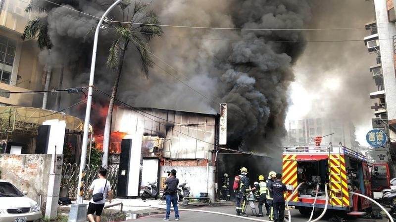 台中二中倉庫失火 校方緊急疏散上千名師生