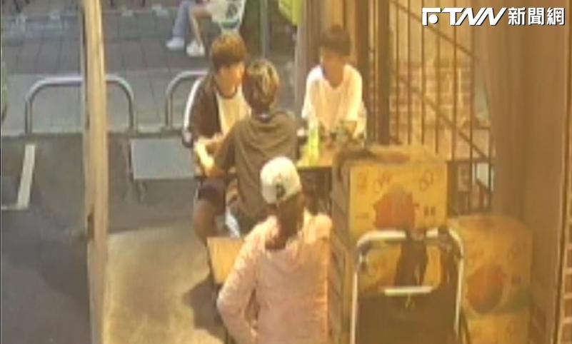 影/跑單猴子吃400元霸王餐 落跑竟還忘拿手機