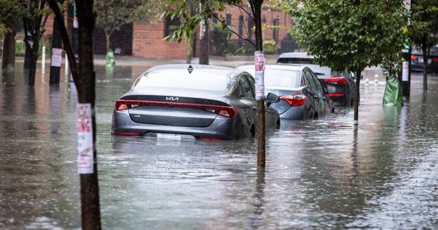 致命級別暴雨襲擊 紐約全市大淹水「地鐵機場停擺」…州長宣布進入緊急狀態