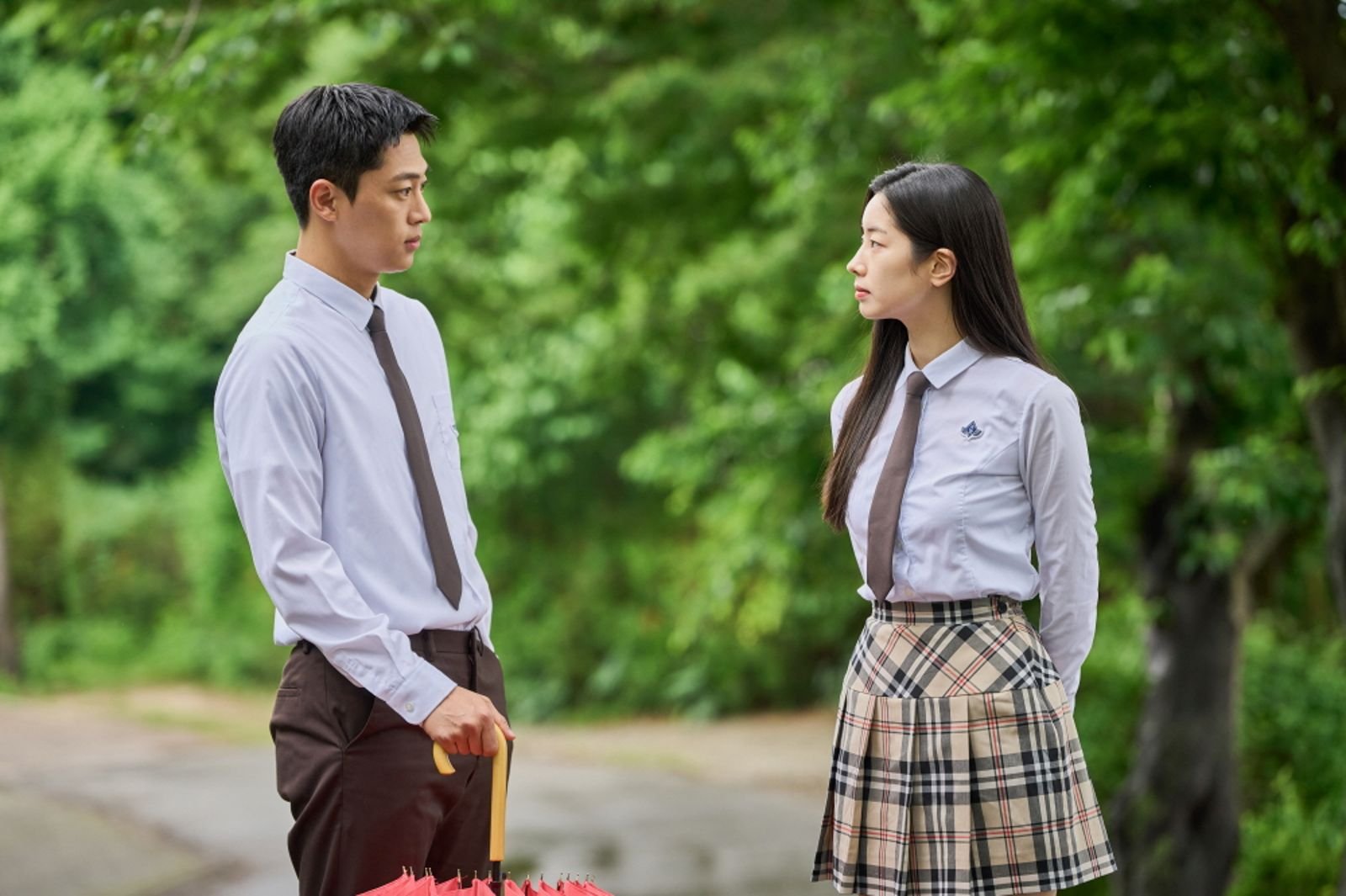 《愛的迫降》李新英搭檔TWICE多賢談戀愛 10月24日與河錫辰《全力奔跑》來台會影迷
