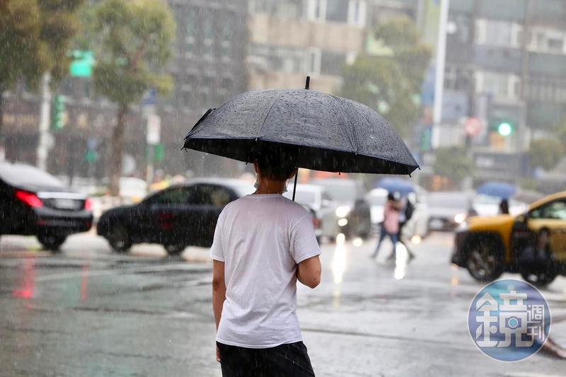 水氣略增擾中秋！賞月機率曝　入秋後第一波東北風增強「4地區降溫有感」