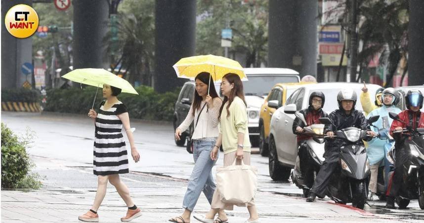 今明兩天水氣增　連假各地有雨