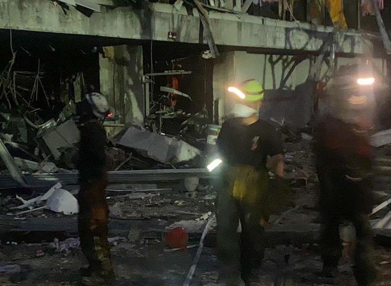【屏東工廠爆炸】發現疑消防員骨骸!夜間視線不良「搜救暫停」 今上午繼續搜尋工作