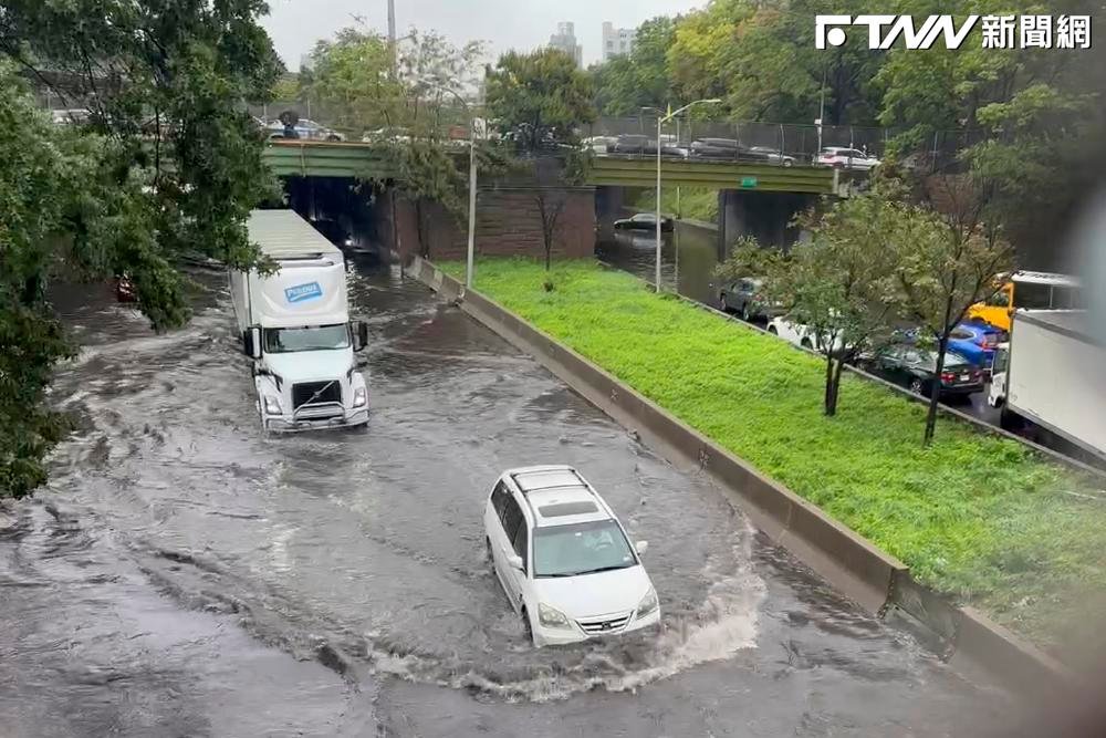 紐約破紀錄暴雨癱瘓地鐵機場 全市進入緊急狀態